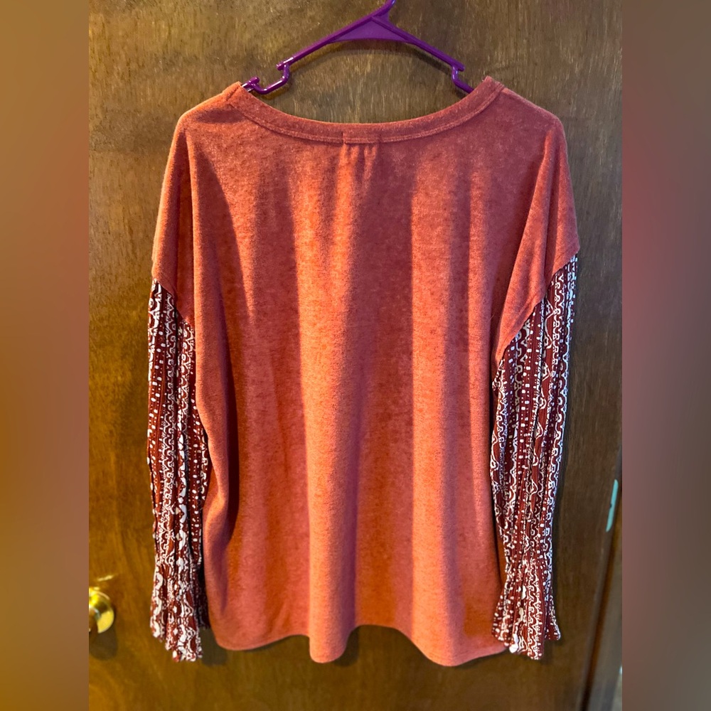 Women’s Rust Colored Top - Picture 2 of 3